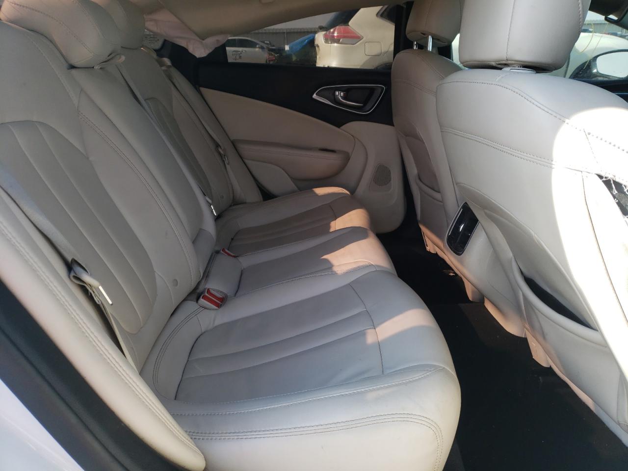 Photo 6 from auction – 2015 CHRYSLER 200 C with VIN 1C3CCCCG7FN635022