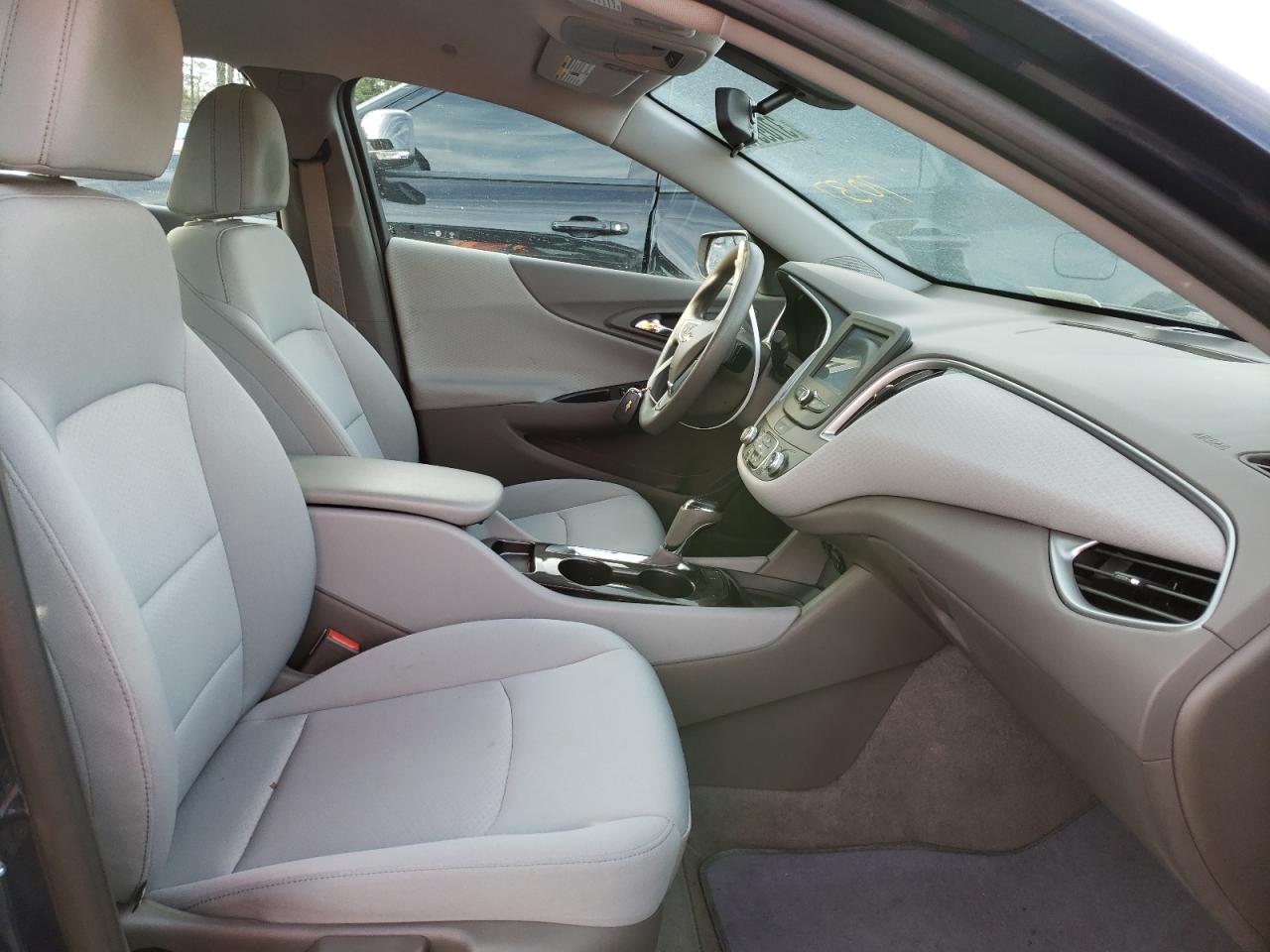 Photo 5 from auction – 2016 CHEVROLET MALIBU LS with VIN 1G1ZB5ST5GF327113