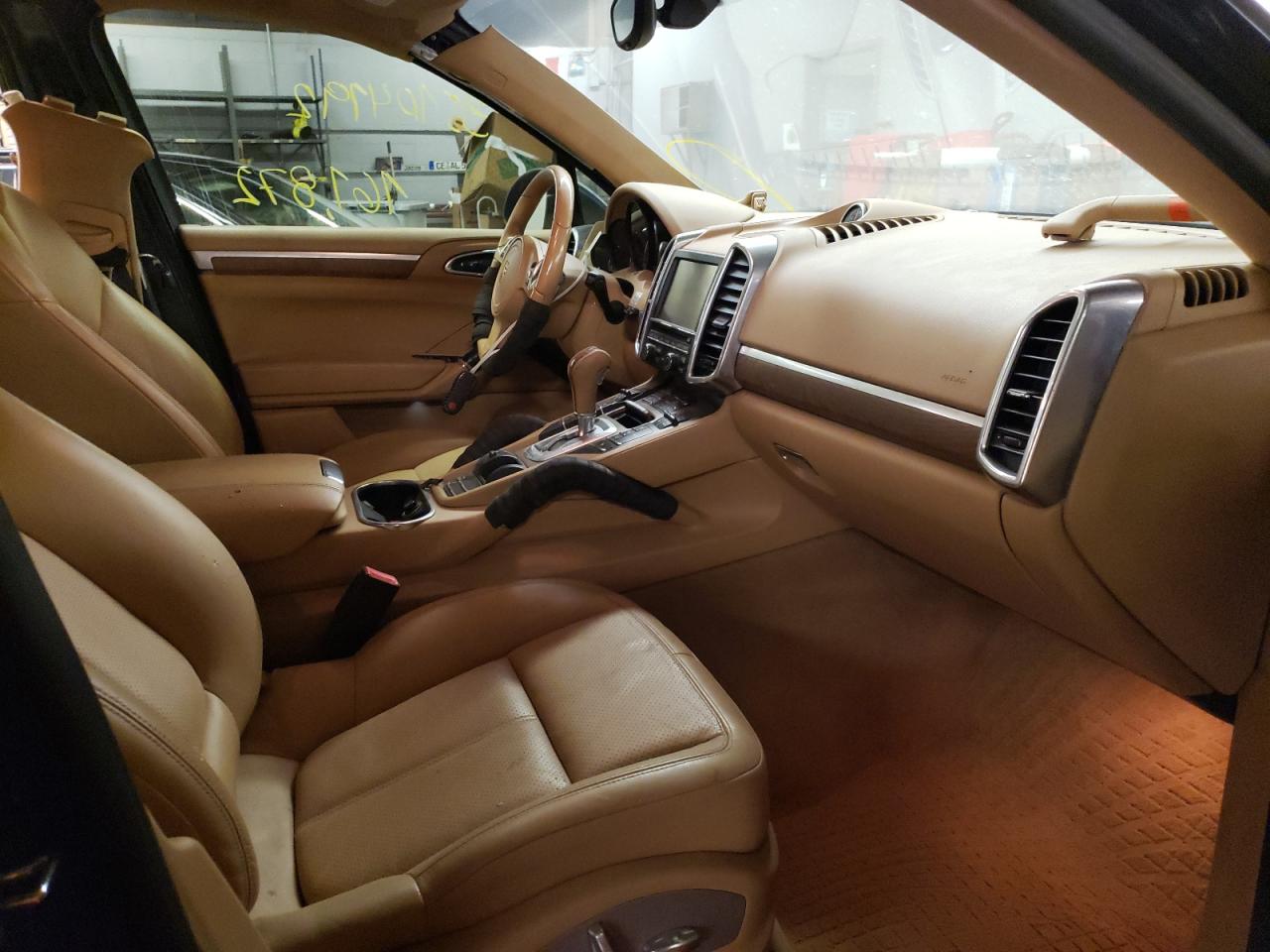 Photo 5 from auction – 2014 PORSCHE CAYENNE with VIN WP1AF2A22ELA34069