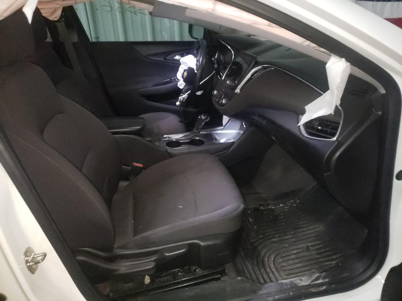 Photo 5 from auction – 2018 CHEVROLET MALIBU LT with VIN 1G1ZD5STXJF247260