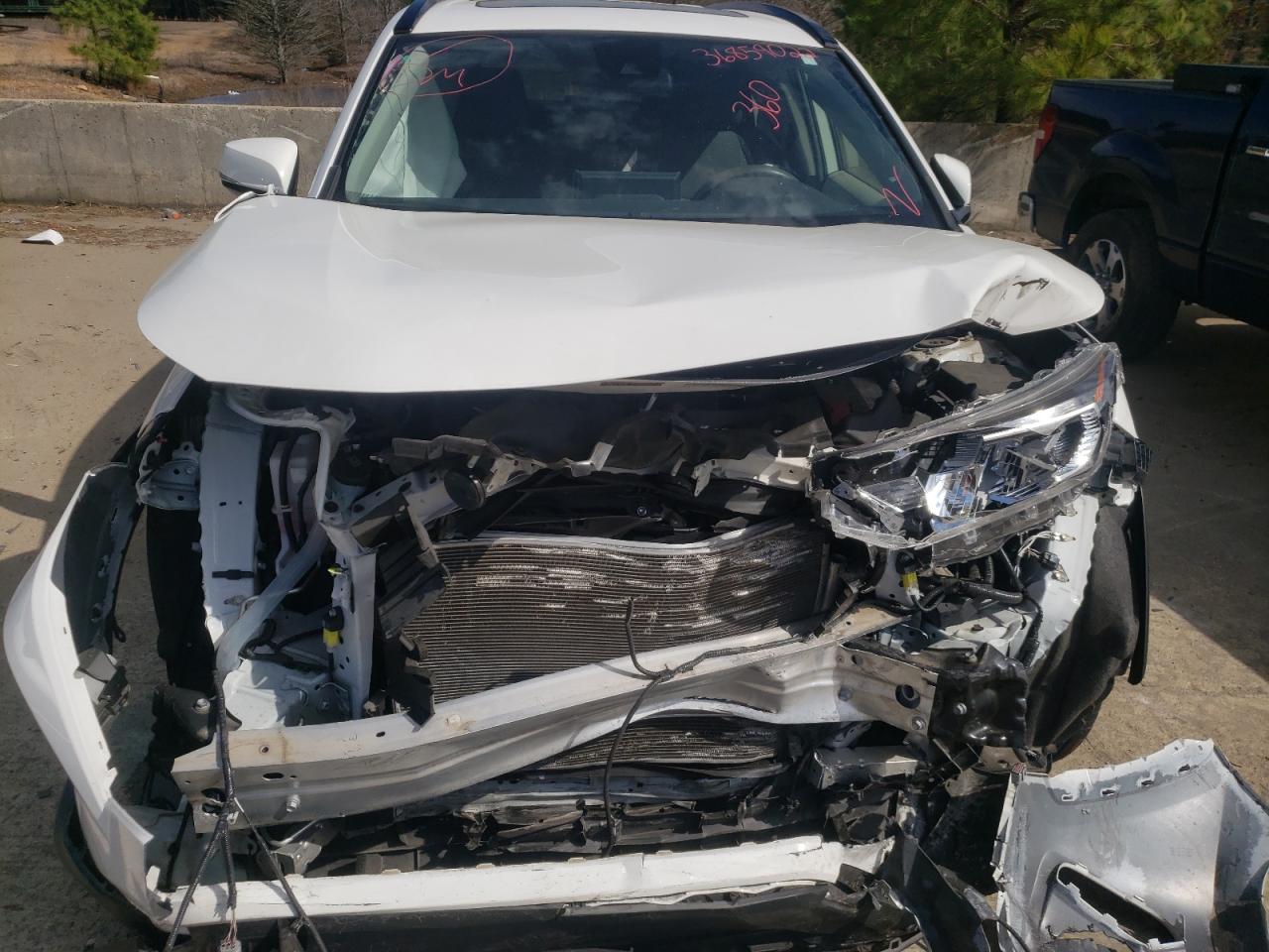 Photo 7 from auction – 2019 TOYOTA RAV4 XLE with VIN JTMW1RFV8KD012004