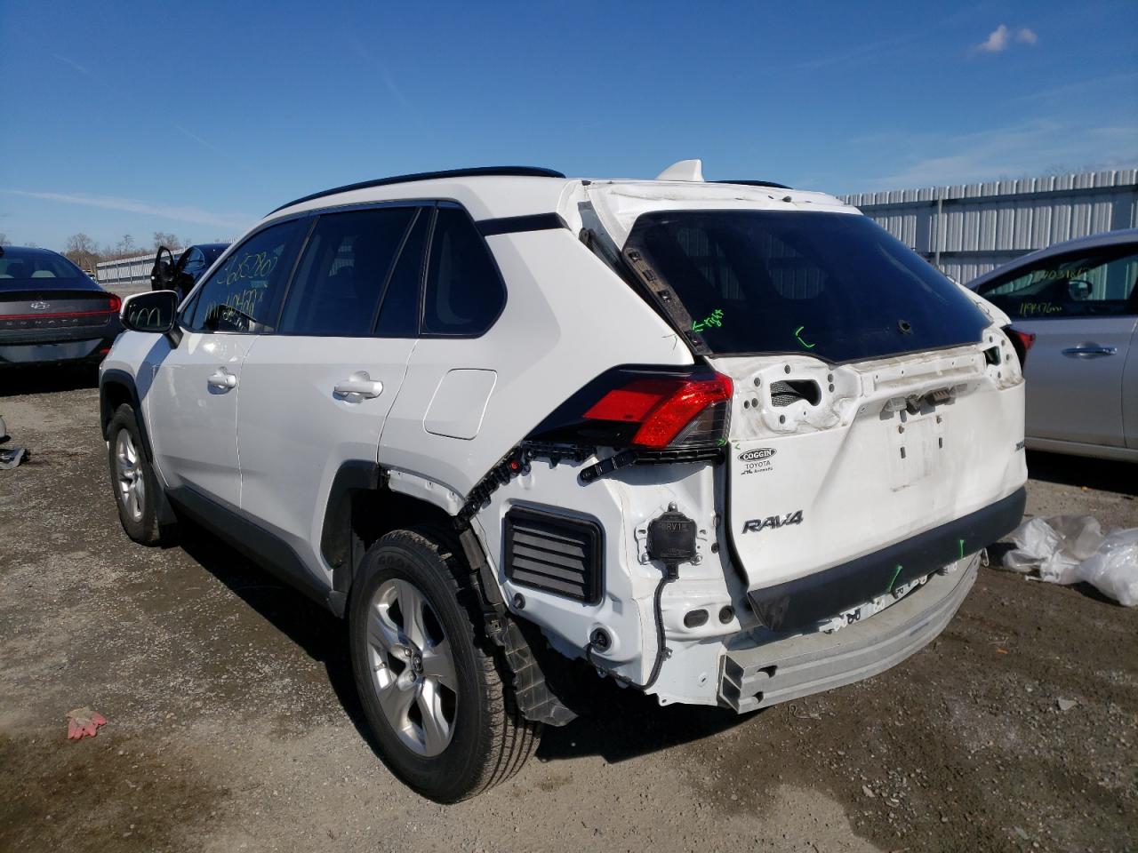 Photo 3 from auction – 2019 TOYOTA RAV4 XLE with VIN 2T3W1RFVXKW050739