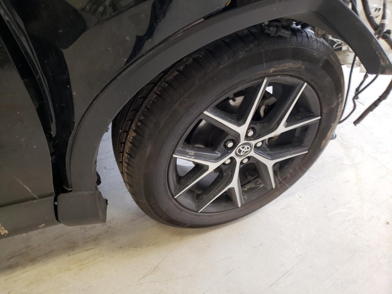 Photo 9 from auction – 2018 TOYOTA RAV4 SE with VIN 2T3NFREV0JW450550