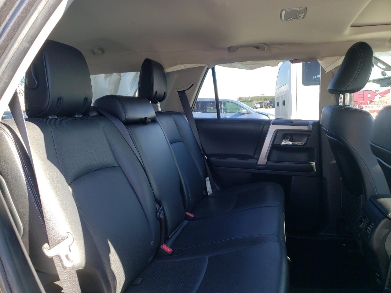 Photo 6 from auction – 2018 TOYOTA 4RUNNER SR with VIN JTEBU5JR2J5520272