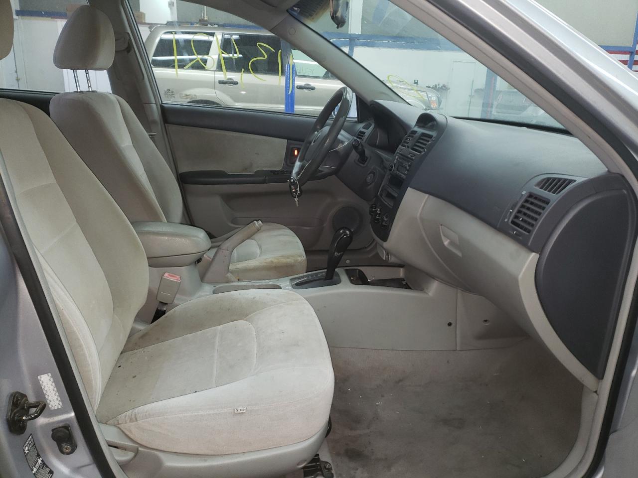Photo 5 from auction – 2004 KIA SPECTRA LX with VIN KNAFE121345041381