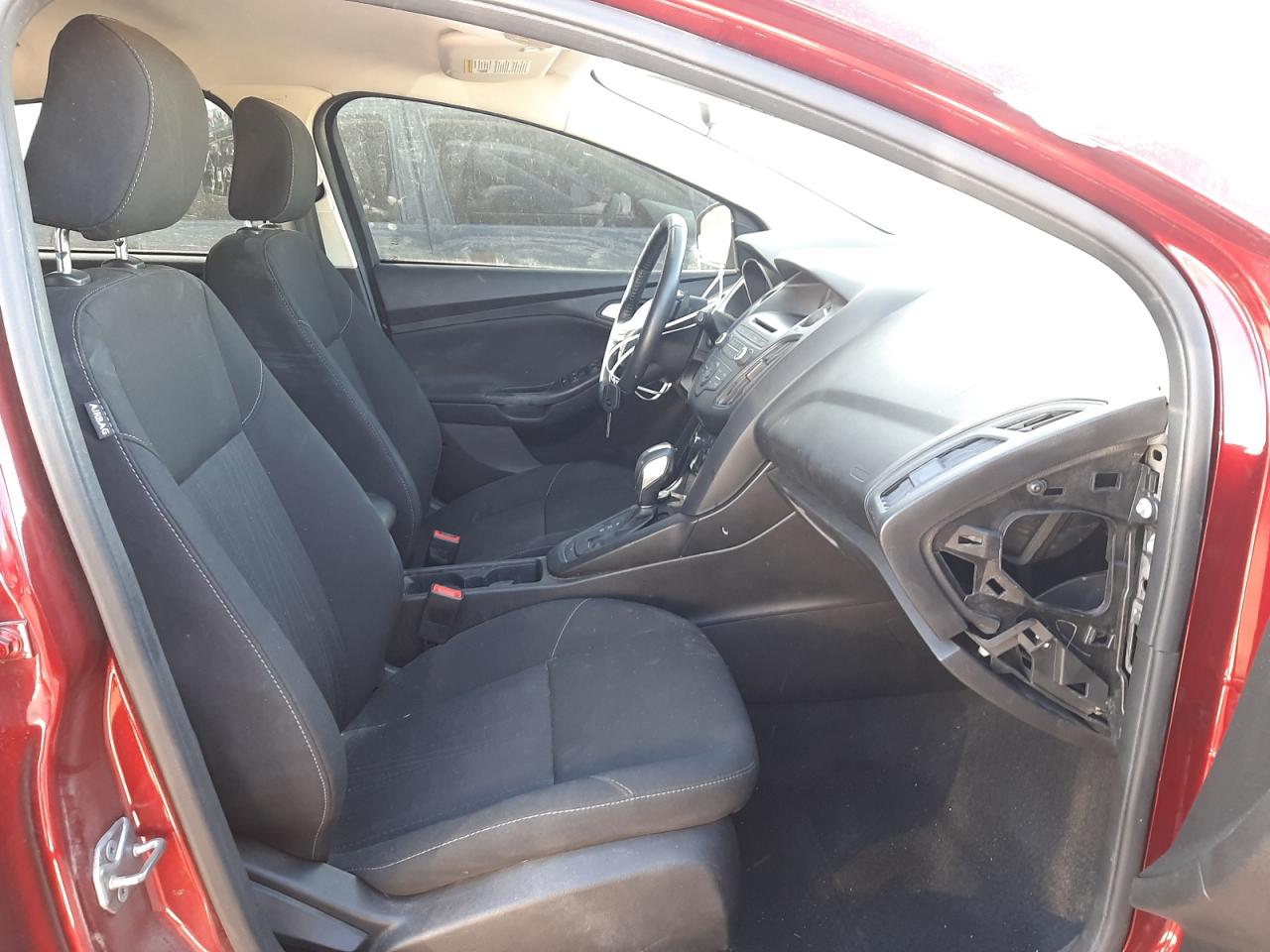 Photo 5 from auction – 2016 FORD FOCUS SE with VIN 1FADP3K22GL387937