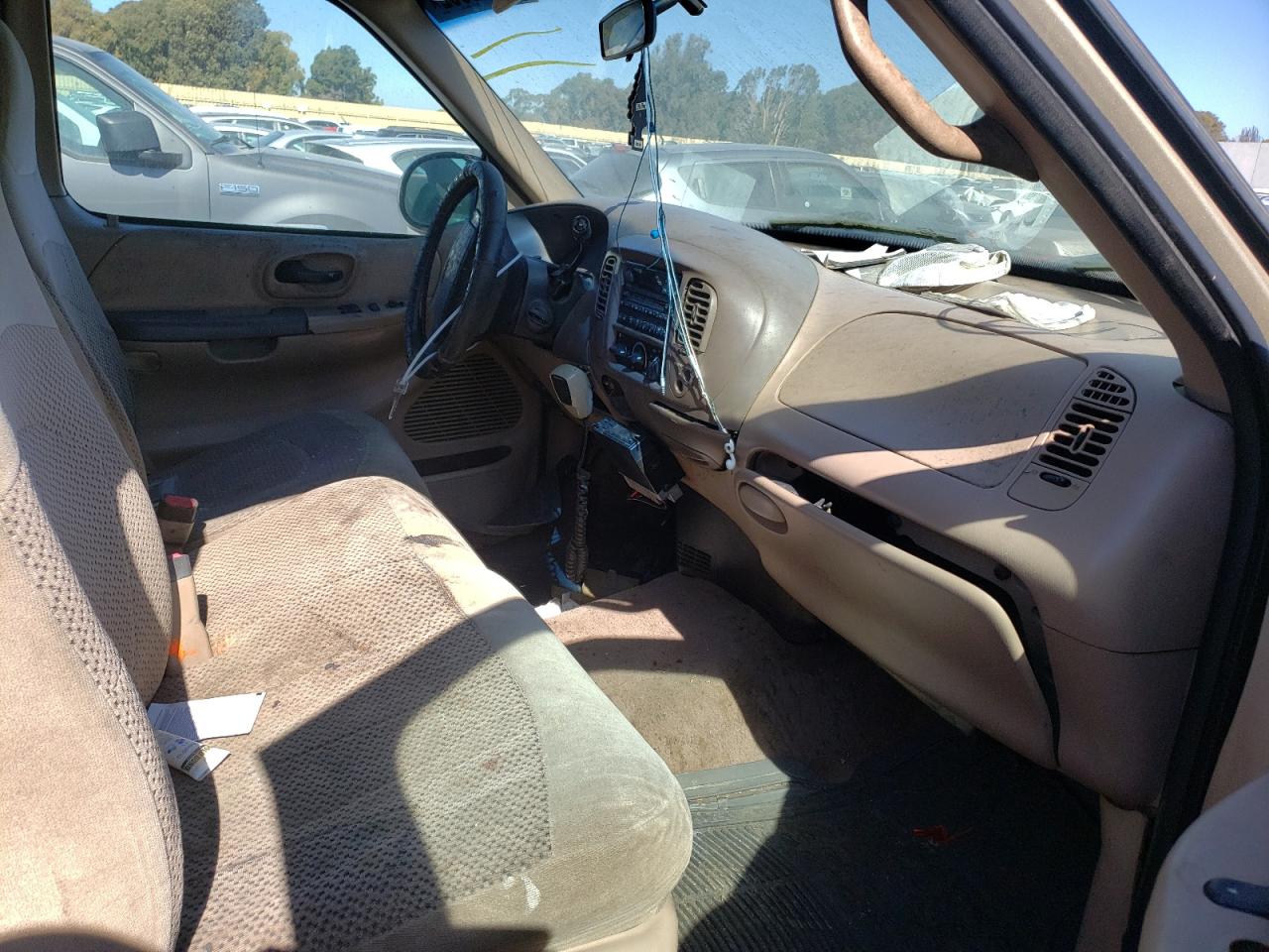 Photo 5 from auction – 1999 FORD F150 with VIN 1FTRX17L3XKB45184