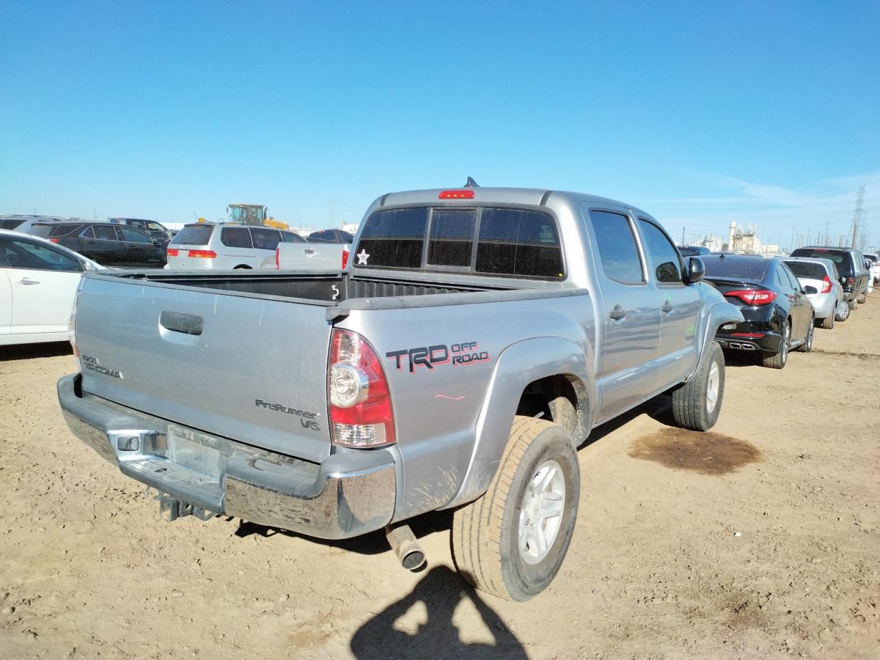 Photo 4 from auction – 2014 TOYOTA TACOMA DOU with VIN 3TMJU4GN2EM170432