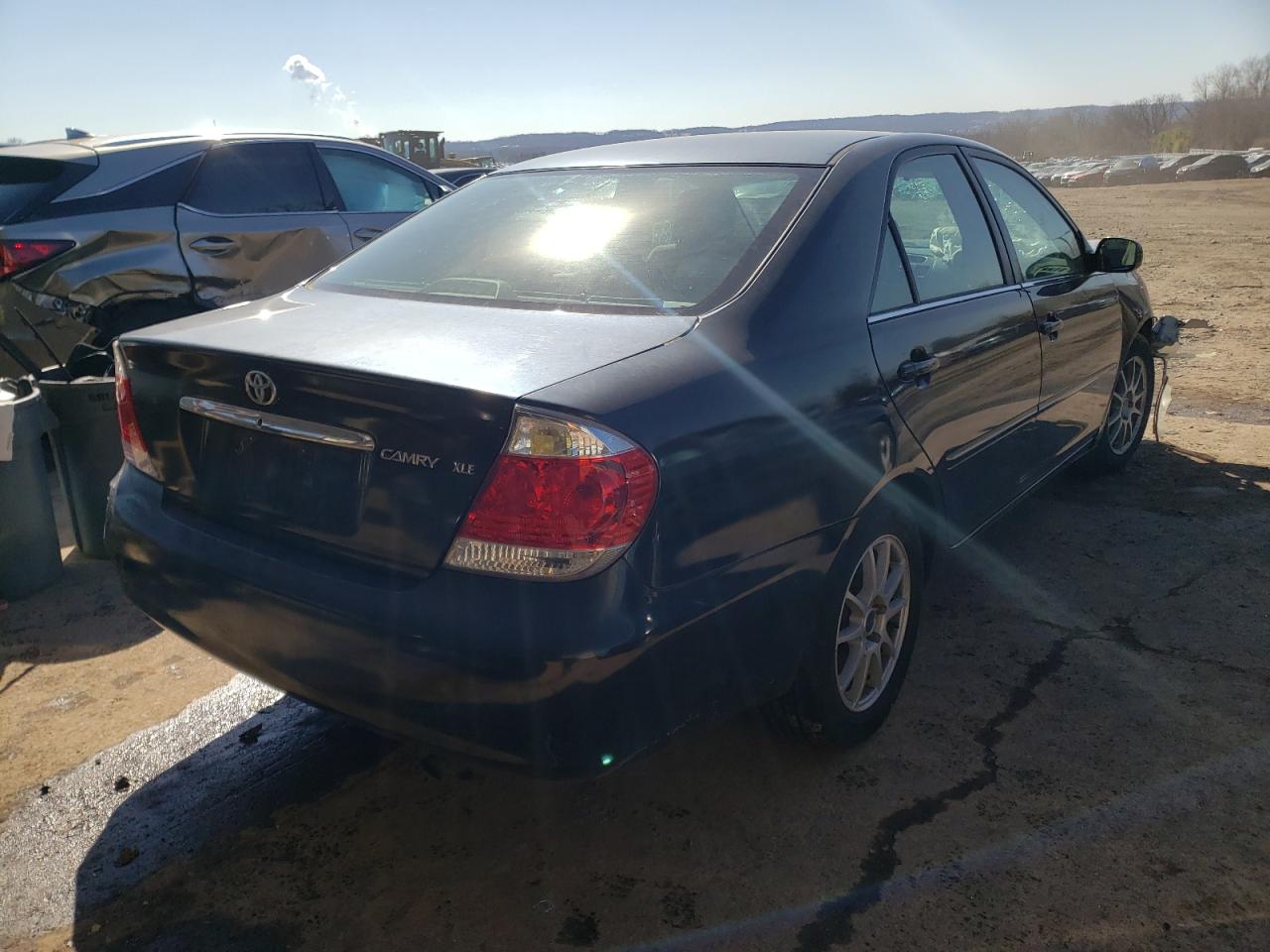 Photo 4 from auction – 2005 TOYOTA CAMRY LE with VIN 4T1BE30K05U395306