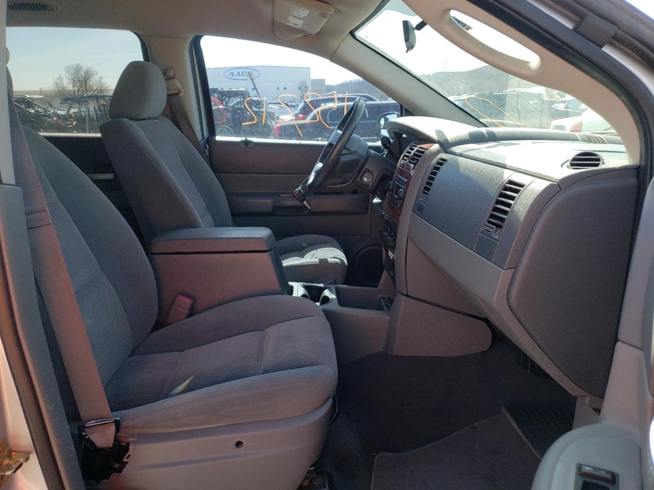 Photo 5 from auction – 2006 DODGE DURANGO SL with VIN 1D4HD48K46F188034