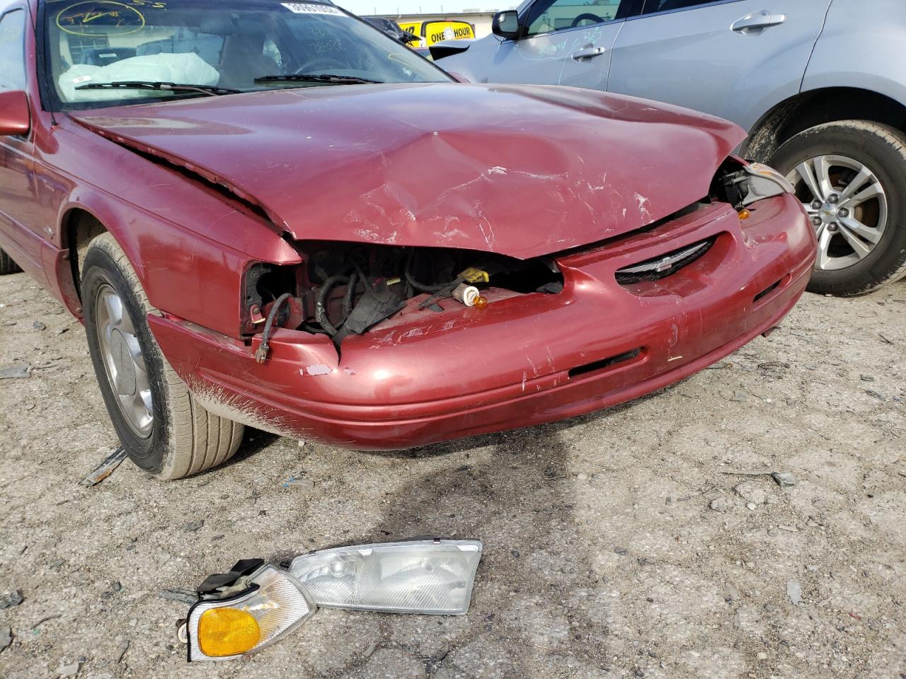 Photo 9 from auction – 1997 FORD THUNDERBIR with VIN 1FALP62WXVH157885
