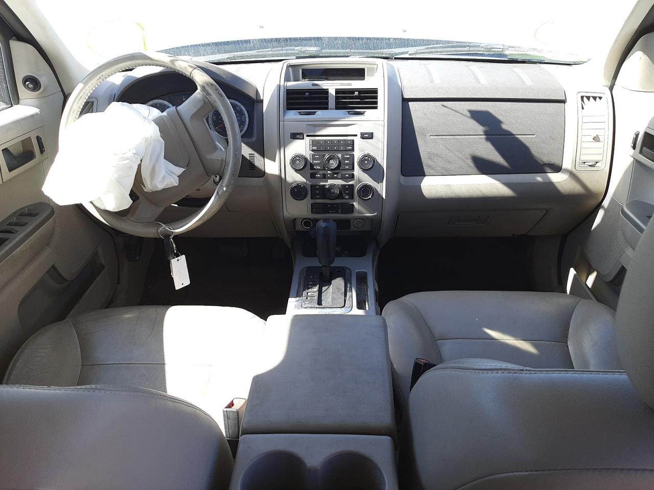 Photo 9 from auction – 2008 FORD ESCAPE XLT with VIN 1FMCU93178KA67801