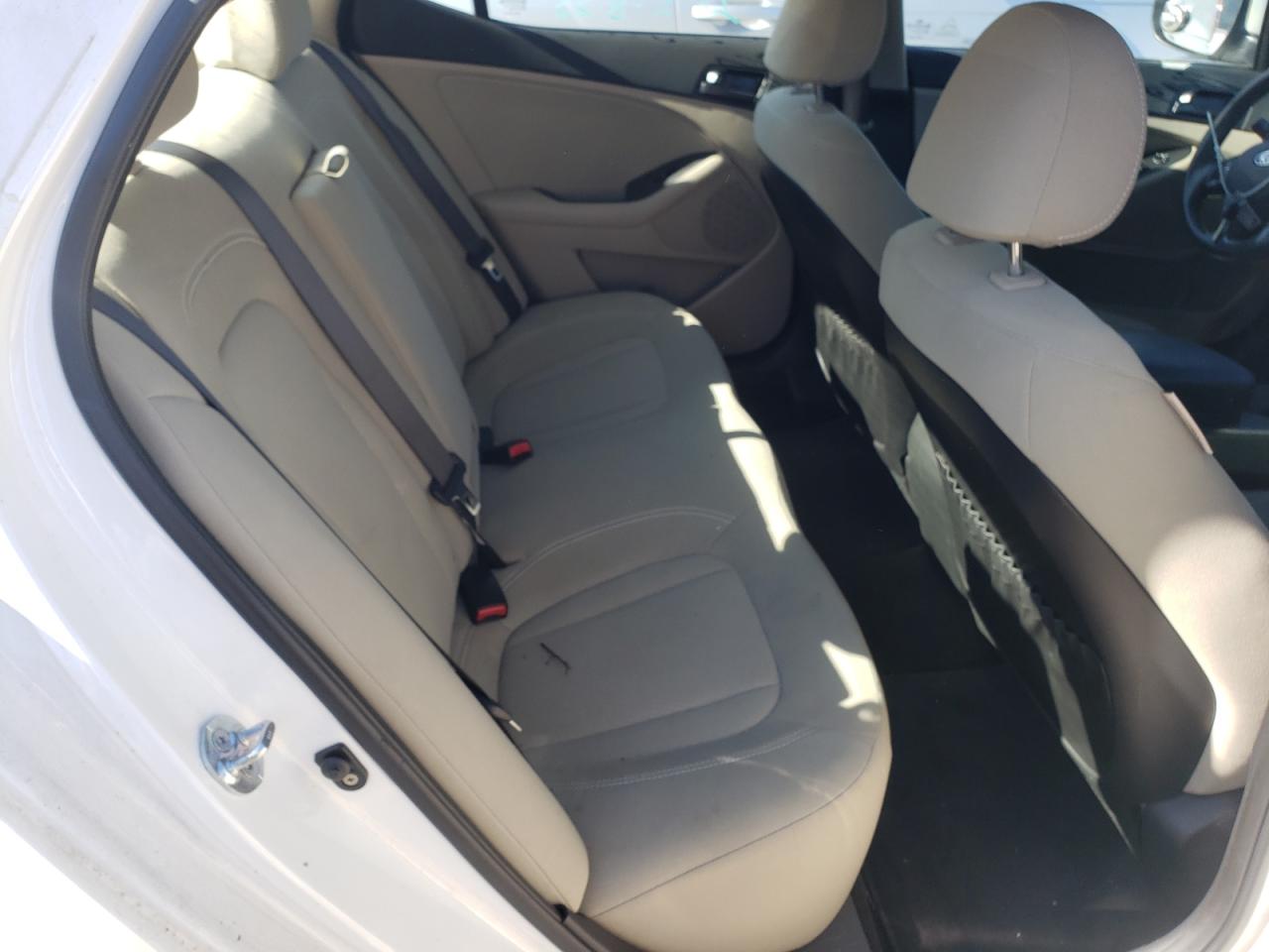 Photo 6 from auction – 2011 KIA OPTIMA LX with VIN KNAGM4A73B5119279