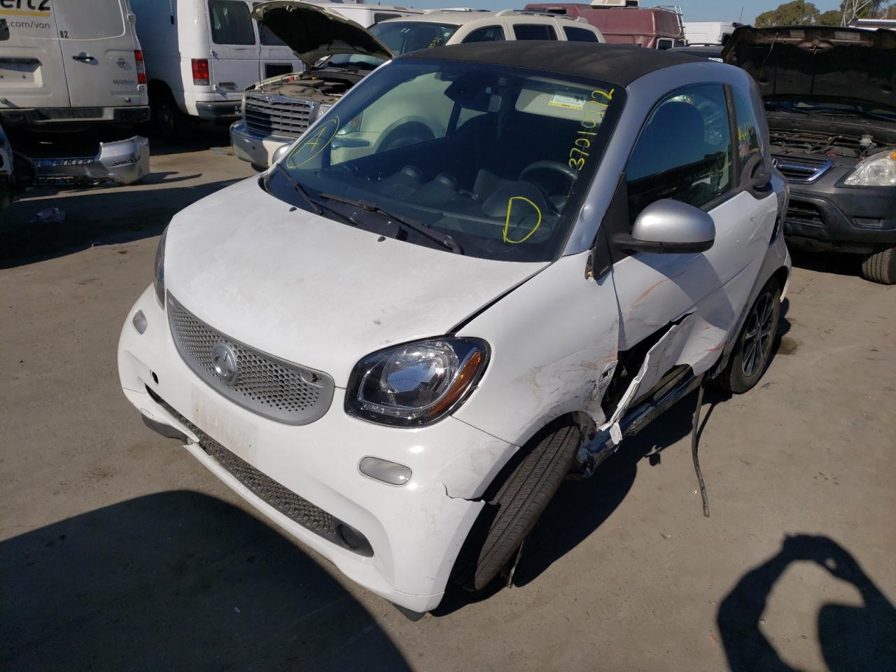 Photo 2 from auction – 2017 SMART FORTWO with VIN WMEFJ5DA6HK193473