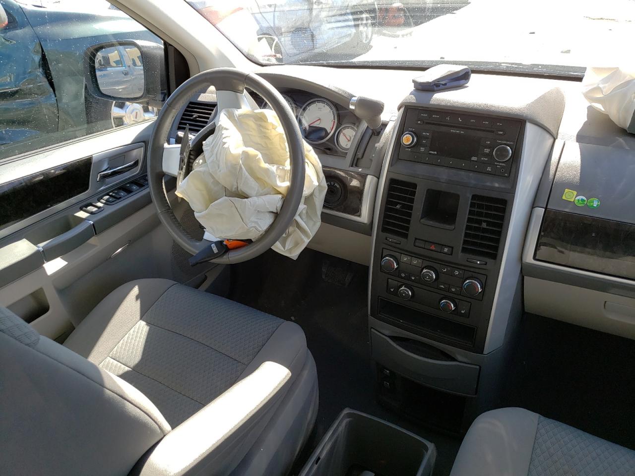 Photo 9 from auction – 2010 DODGE GRAND CARA with VIN 2D4RN5D17AR171833