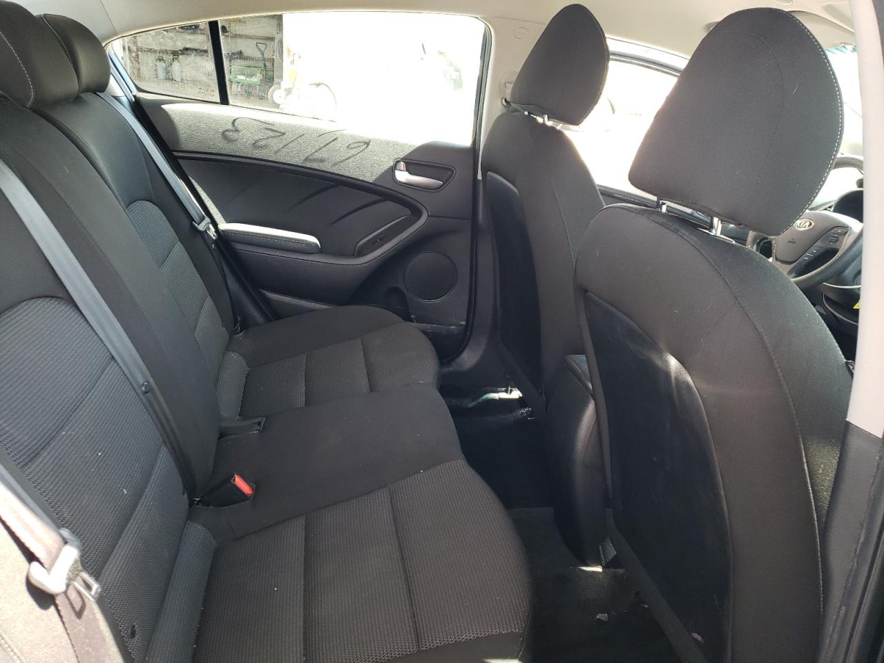 Photo 6 from auction – 2017 KIA FORTE LX with VIN 3KPFK4A78HE104956