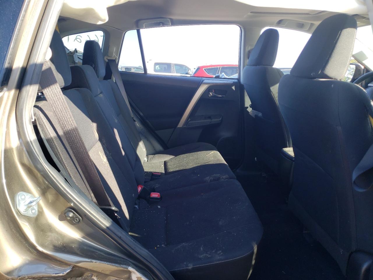 Photo 6 from auction – 2015 TOYOTA RAV4 XLE with VIN JTMRFREV7FD142412
