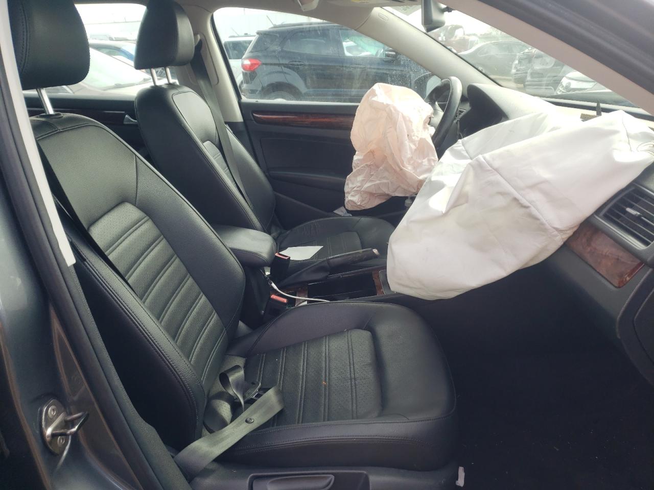 Photo 5 from auction – 2012 VOLKSWAGEN PASSAT SEL with VIN 1VWCP7A39CC028678