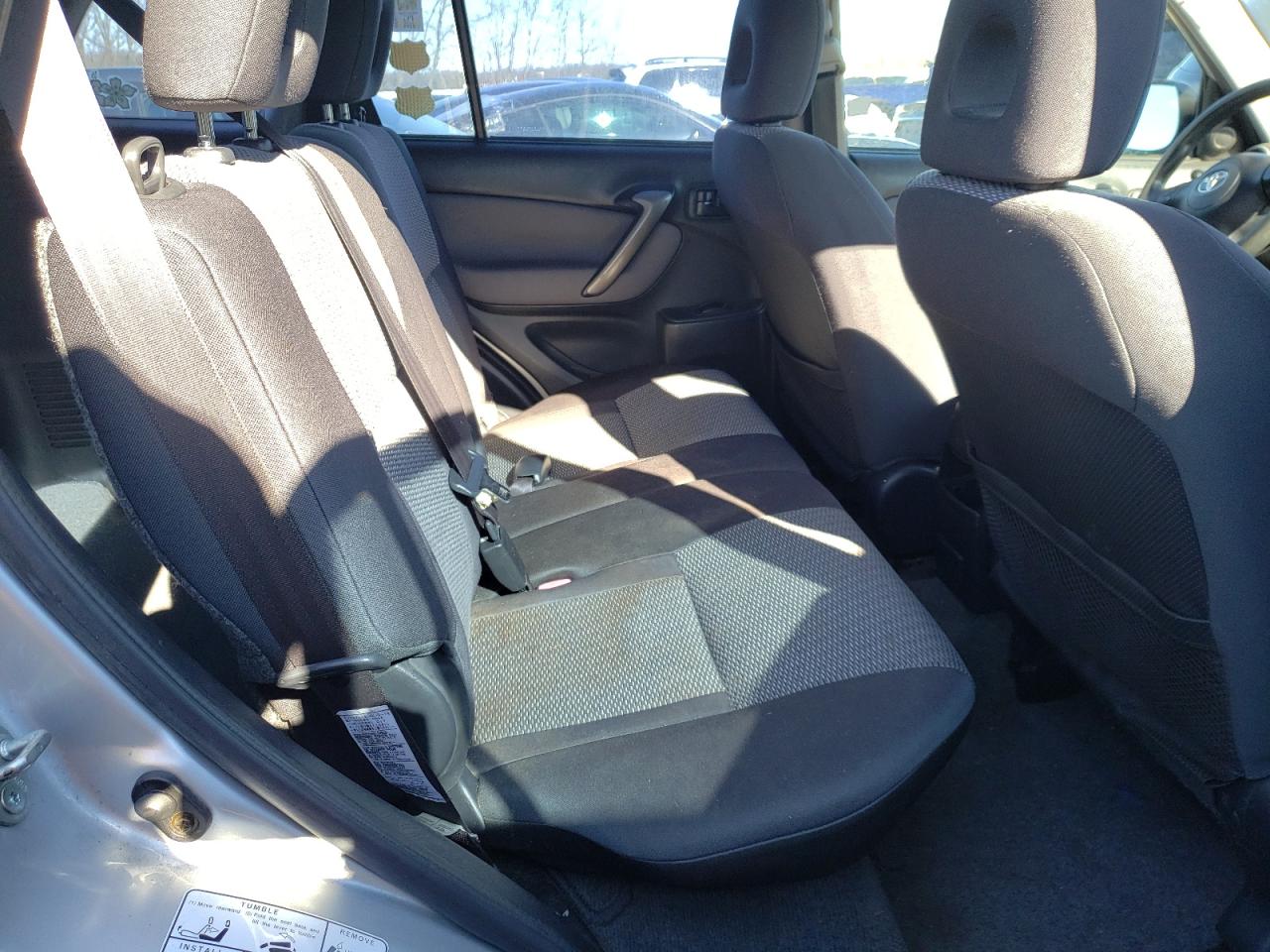 Photo 6 from auction – 2004 TOYOTA RAV4 with VIN JTEGD20V740021875