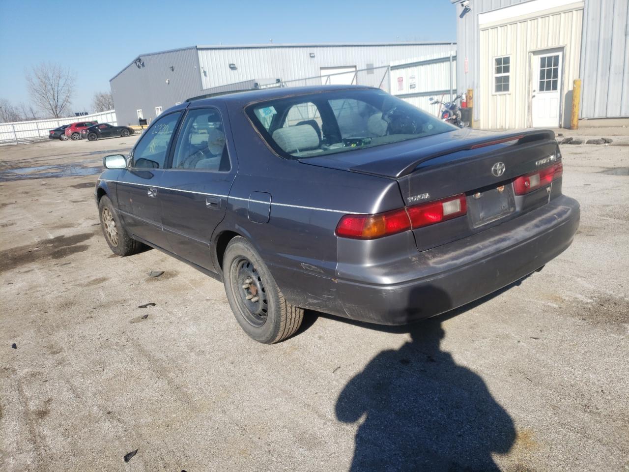 Photo 3 from auction – 1998 TOYOTA CAMRY CE with VIN 4T1BF22K6WU070939