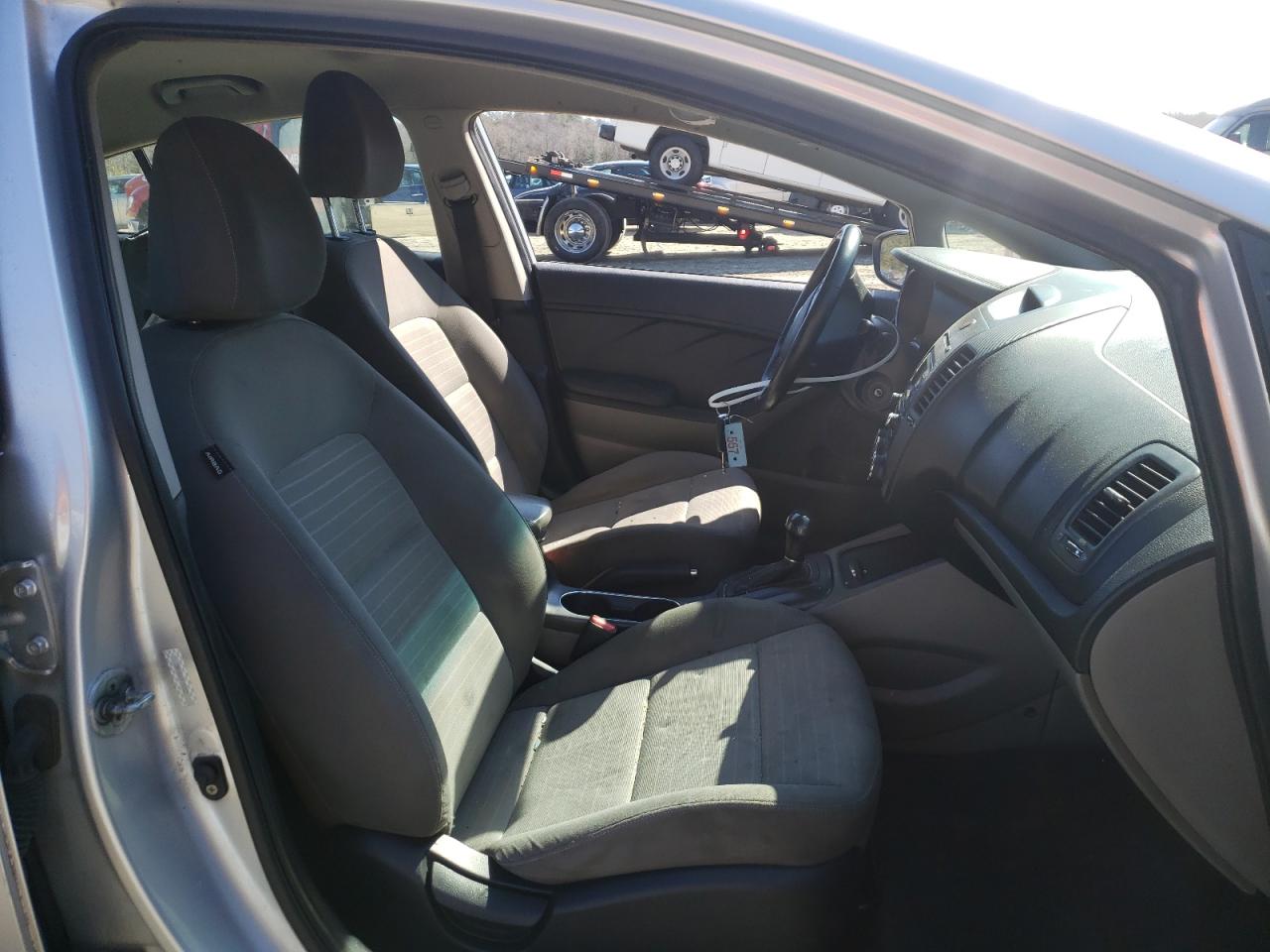 Photo 5 from auction – 2015 KIA FORTE EX with VIN KNAFX4A82F5262323