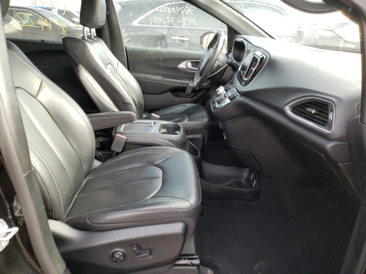 Photo 5 from auction – 2018 CHRYSLER PACIFICA T with VIN 2C4RC1EG6JR261621