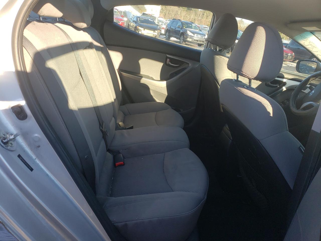 Photo 6 from auction – 2012 HYUNDAI ELANTRA GL with VIN 5NPDH4AE3CH103450