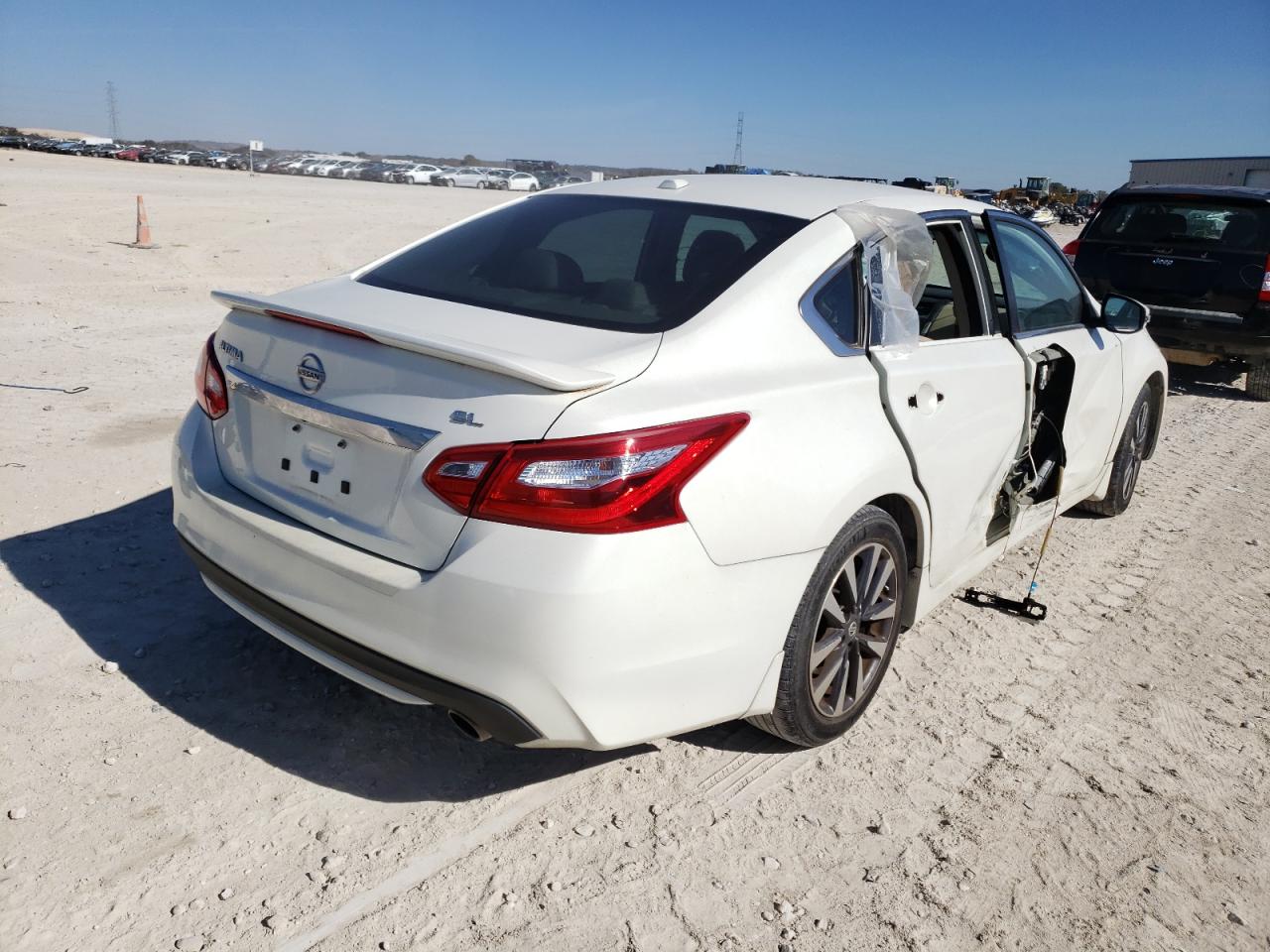 Photo 4 from auction – 2016 NISSAN ALTIMA 2.5 with VIN 1N4AL3AP7GC294357