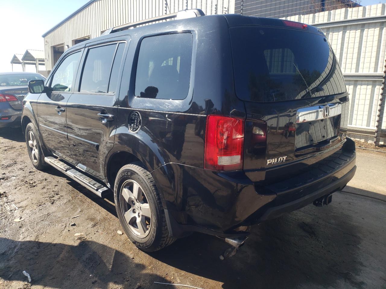 Photo 3 from auction – 2011 HONDA PILOT EXLN with VIN 5FNYF3H70BB018331
