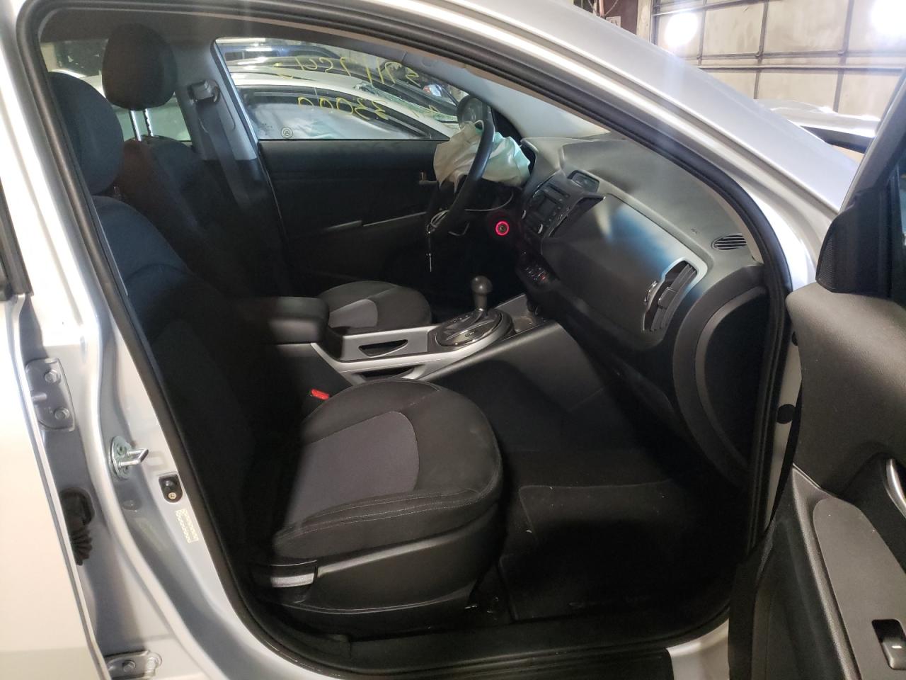 Photo 5 from auction – 2015 KIA SPORTAGE L with VIN KNDPBCAC7F7740924