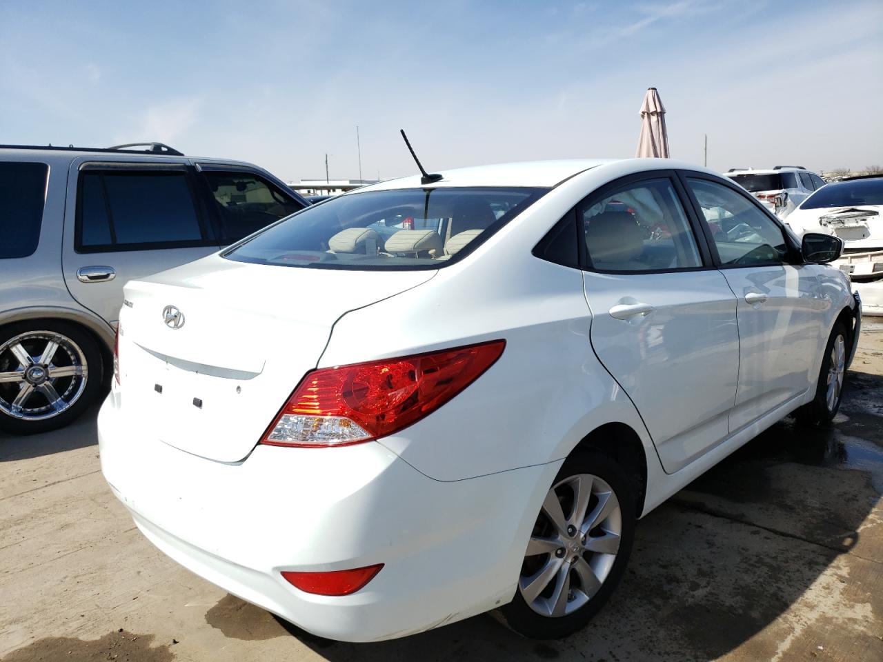 Photo 4 from auction – 2014 HYUNDAI ACCENT with VIN KMHCU4AE3EU749809