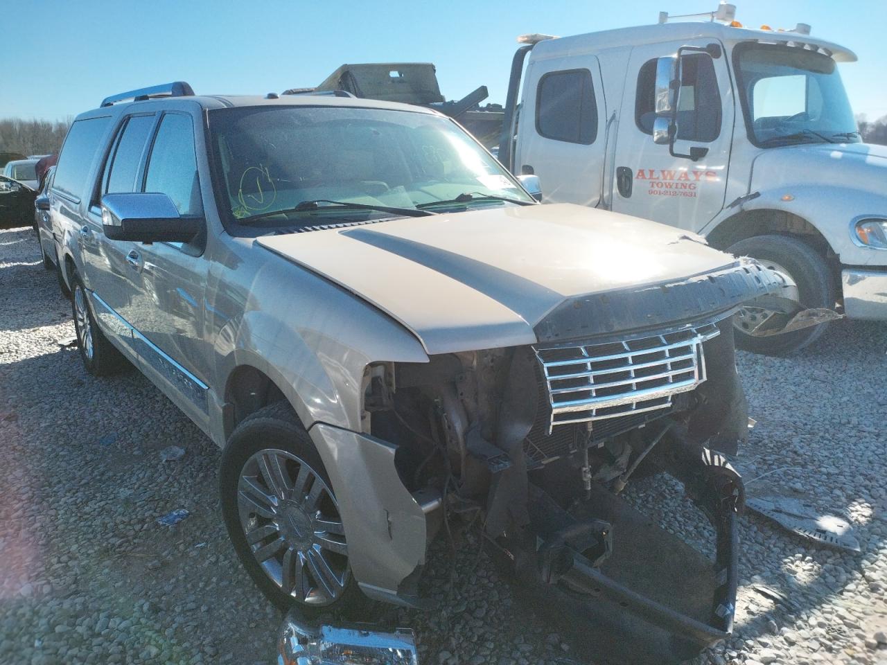 LINCOLN NAVIGATOR 2008 with VIN 5LMFL28508LJ00471 - Photo from auction