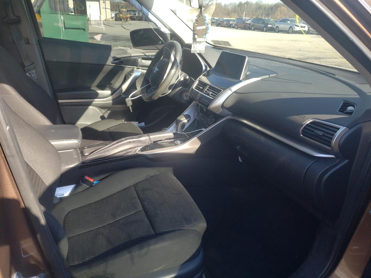 Photo 5 from auction – 2018 MITSUBISHI ECLIPSE CR with VIN JA4AT4AA1JZ059852