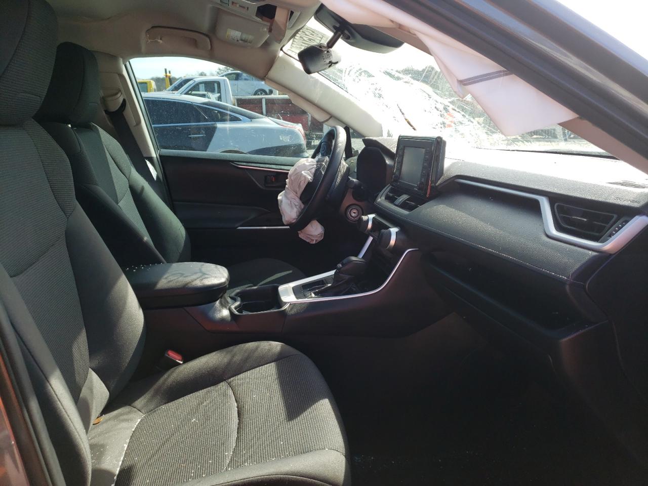 Photo 5 from auction – 2021 TOYOTA RAV4 LE with VIN 2T3K1RFV4MC132744
