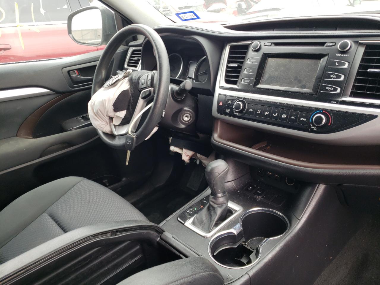 Photo 9 from auction – 2019 TOYOTA HIGHLANDER with VIN 5TDZARFH3KS052101