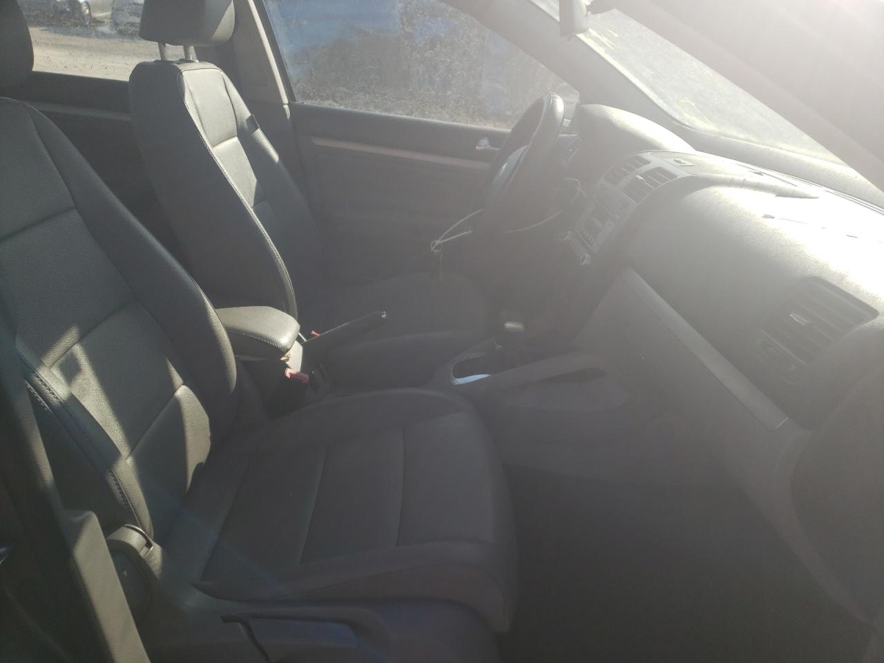 Photo 5 from auction – 2007 VOLKSWAGEN JETTA WOLF with VIN 3VWEF71K87M166042