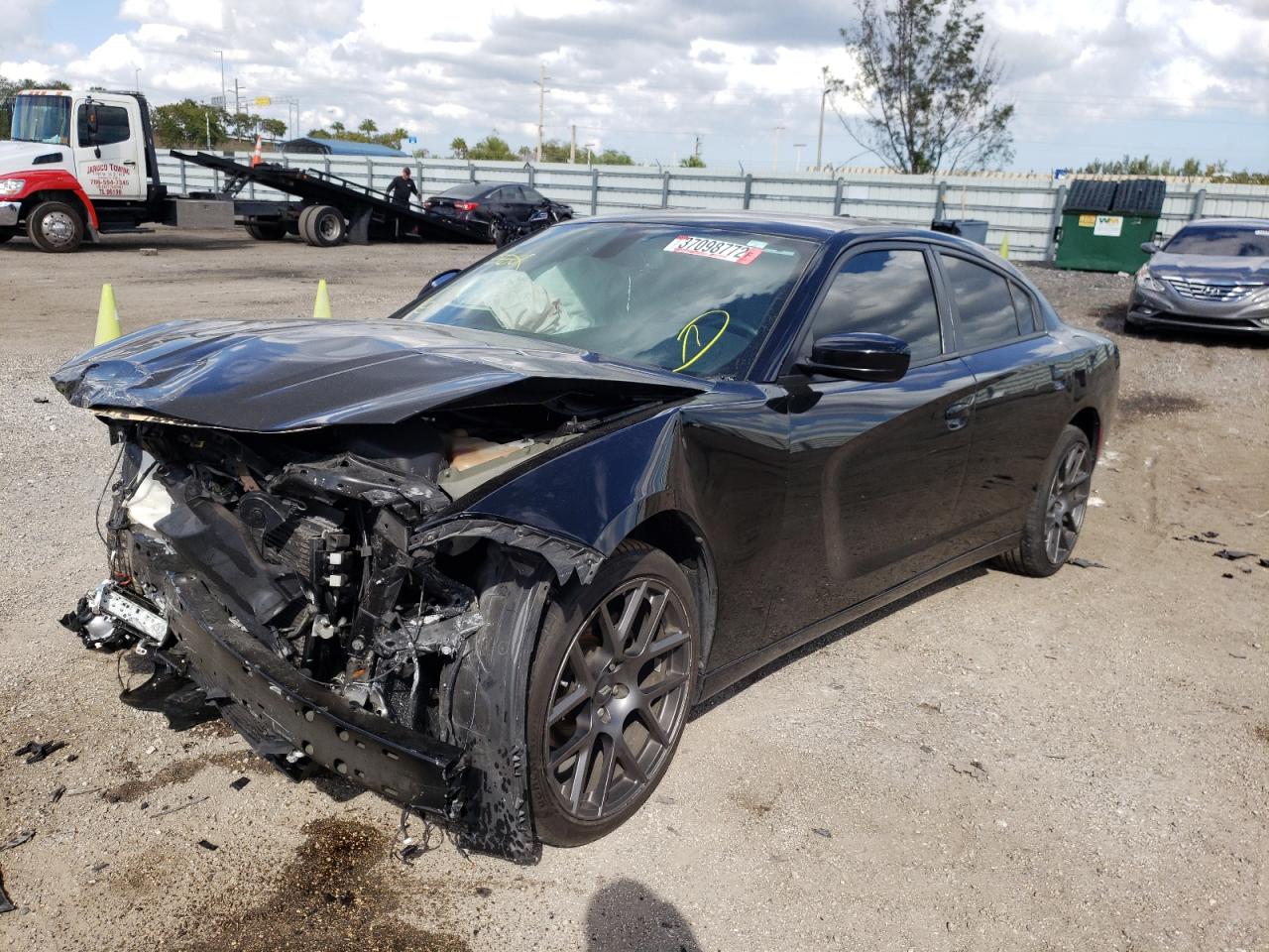 Photo 2 from auction – 2017 DODGE CHARGER SX with VIN 2C3CDXHGXHH572300