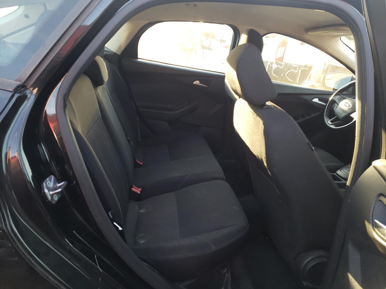 Photo 6 from auction – 2015 FORD FOCUS SE with VIN 1FADP3K21FL286743