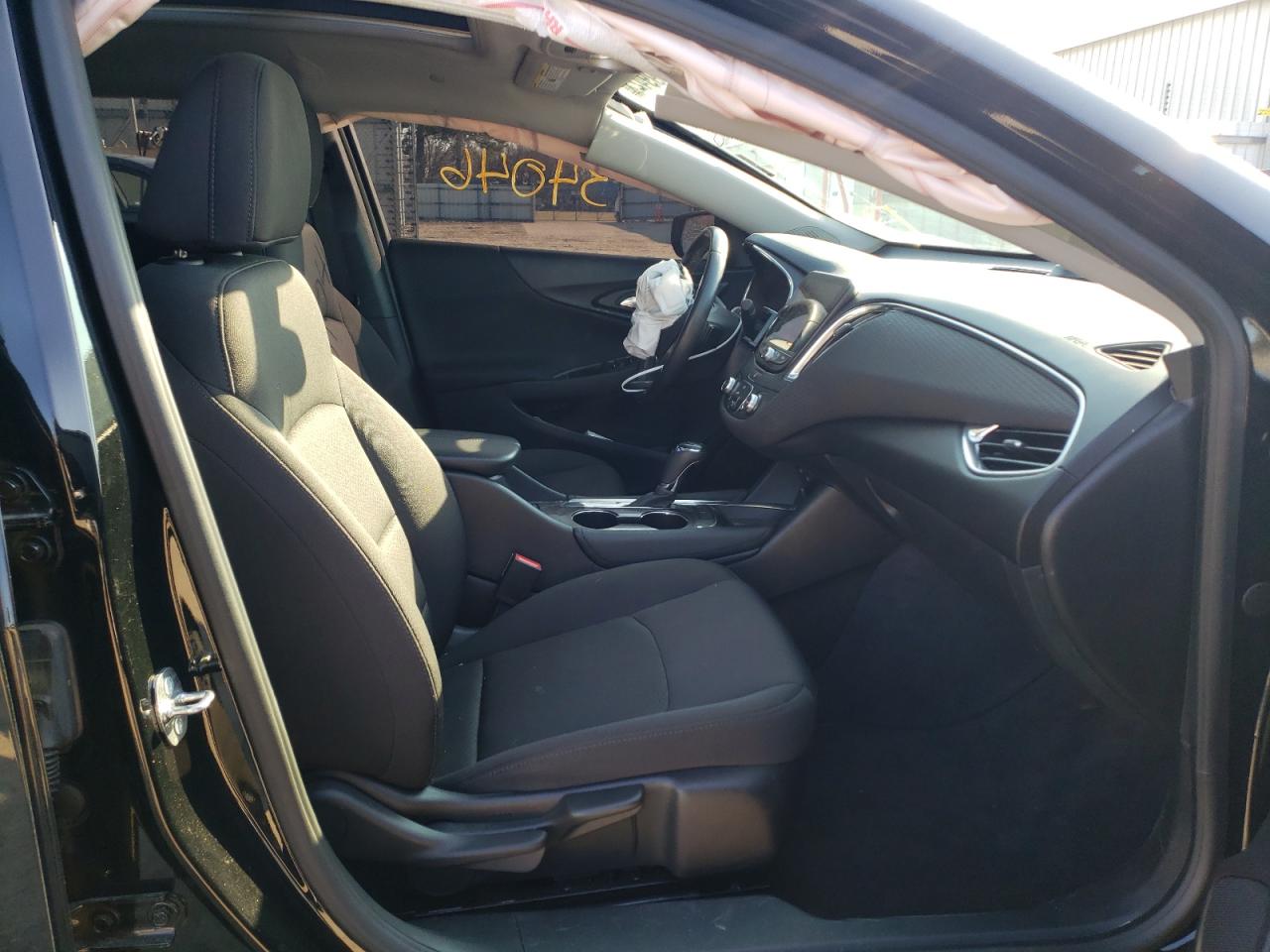 Photo 5 from auction – 2018 CHEVROLET MALIBU LT with VIN 1G1ZD5ST0JF267419