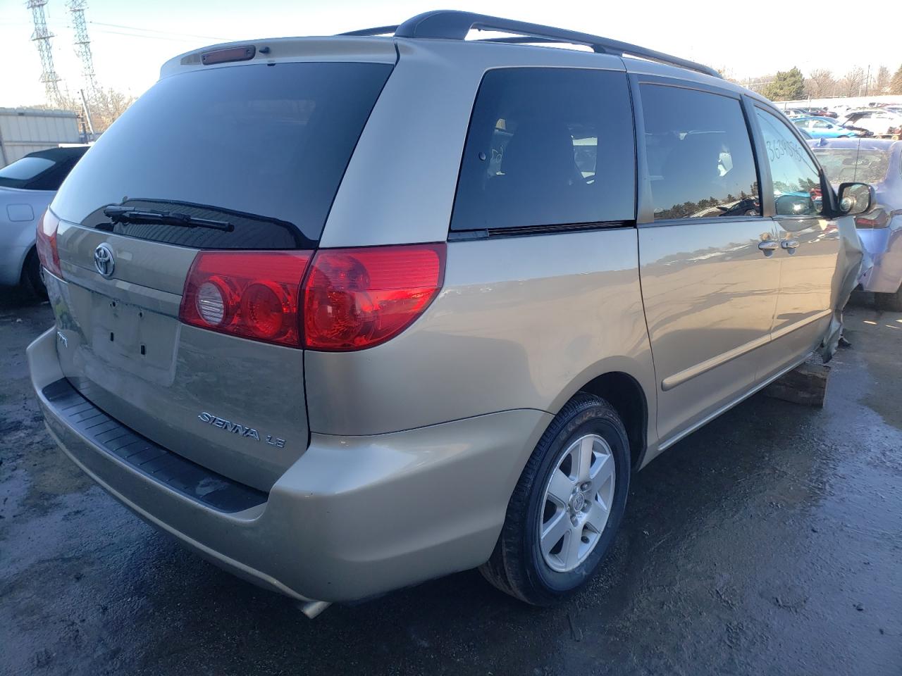 Photo 4 from auction – 2010 TOYOTA SIENNA CE with VIN 5TDKK4CC9AS295646
