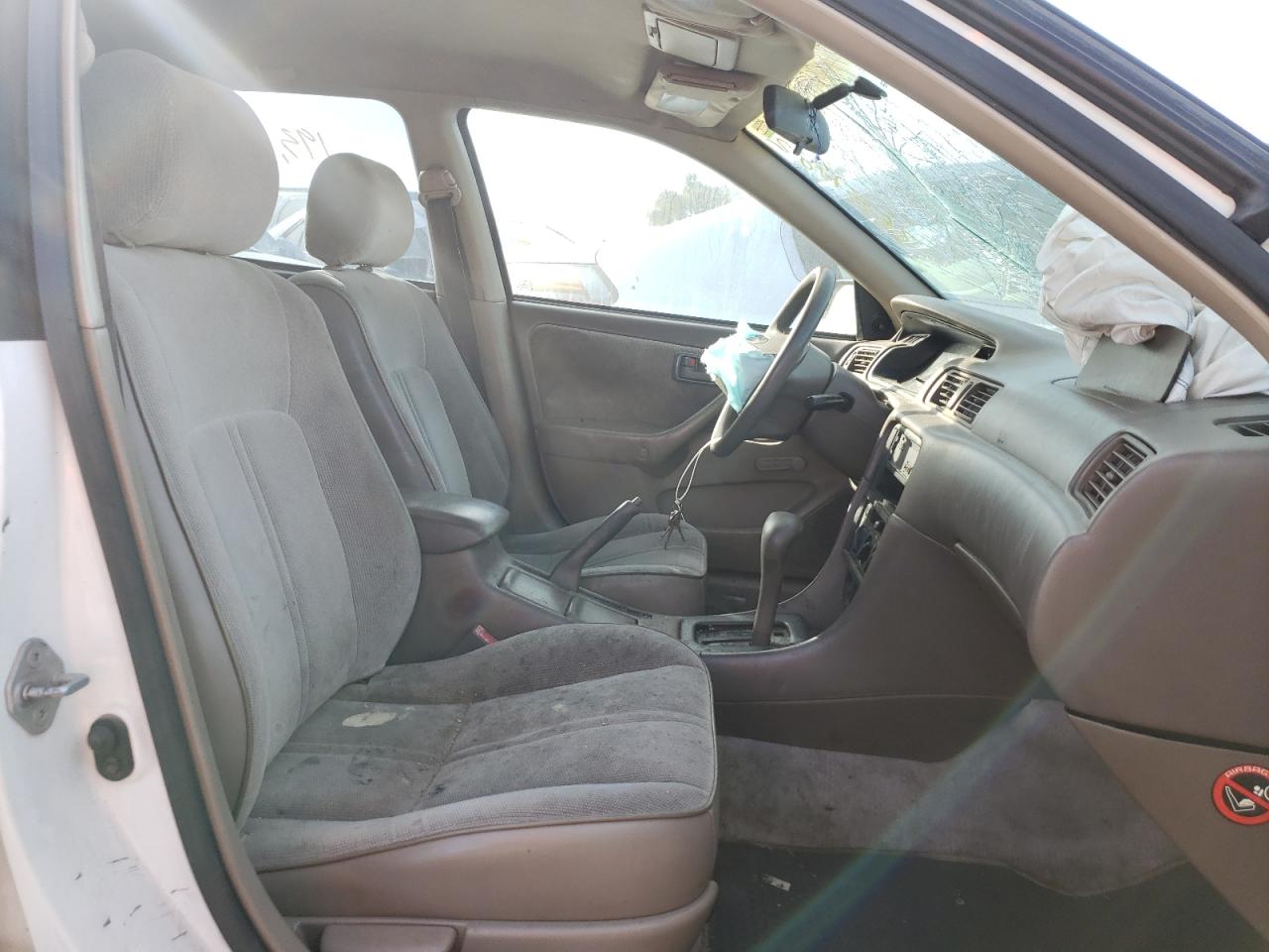 Photo 5 from auction – 1997 TOYOTA CAMRY CE with VIN 4T1BG22K6VU087980