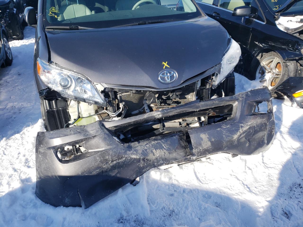 Photo 9 from auction – 2014 TOYOTA SIENNA XLE with VIN 5TDDK3DC6ES085156