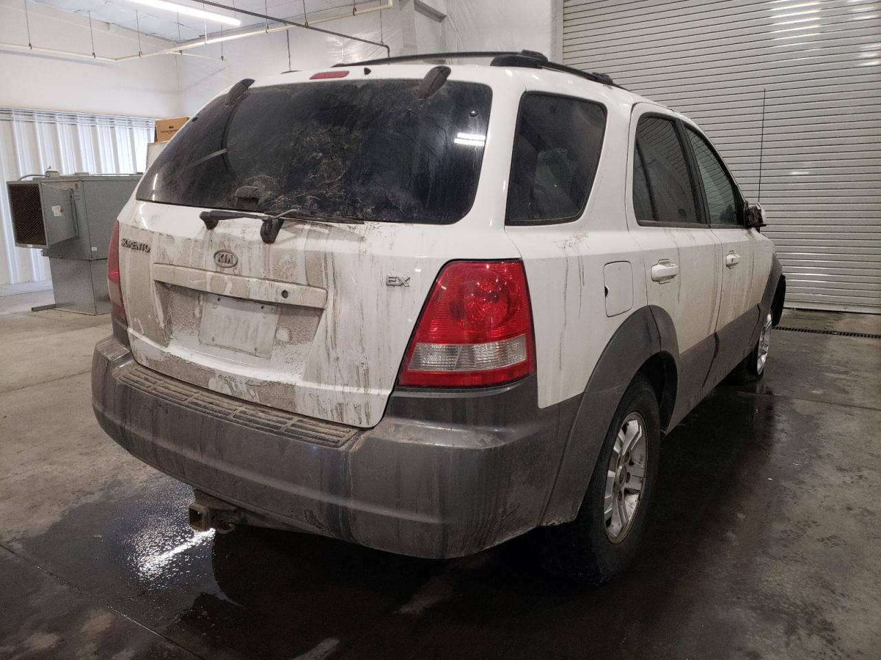 Photo 4 from auction – 2004 KIA SORENTO EX with VIN KNDJC733245332878