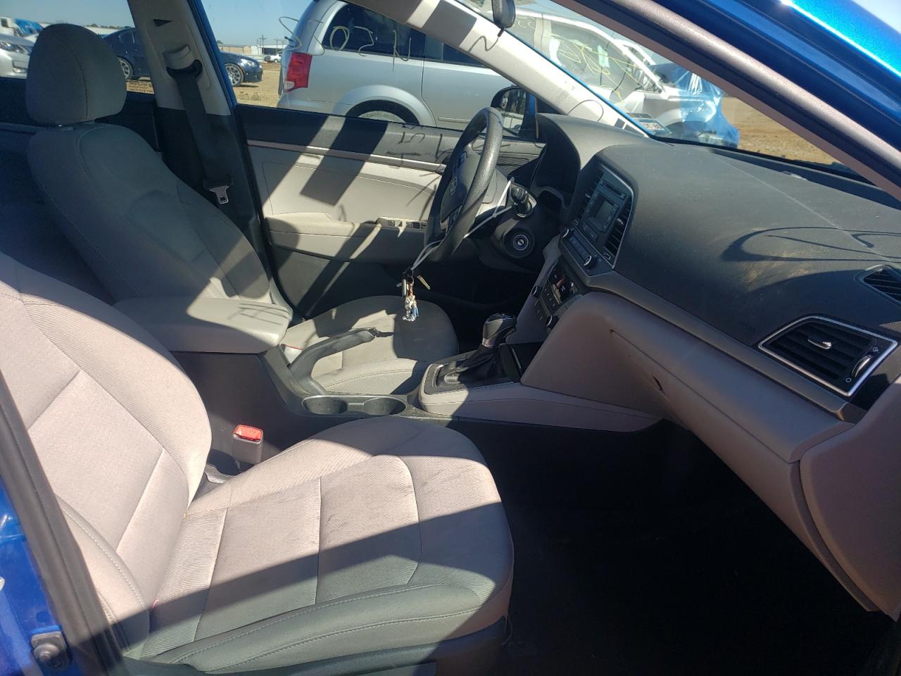 Photo 5 from auction – 2018 HYUNDAI ELANTRA SE with VIN 5NPD74LF8JH354552