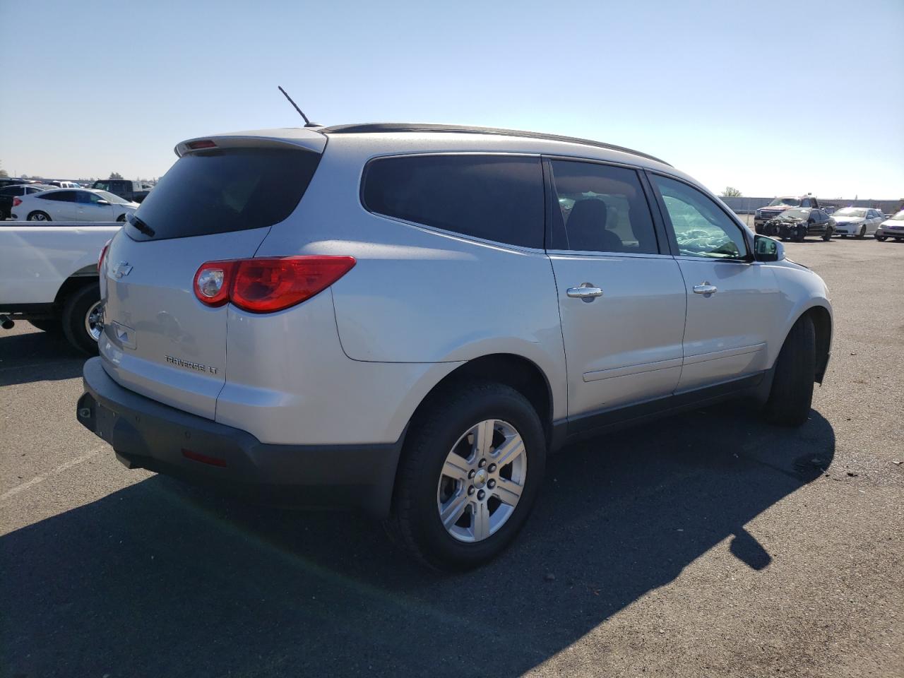 Photo 4 from auction – 2012 CHEVROLET TRAVERSE L with VIN 1GNKRGEDXCJ237586