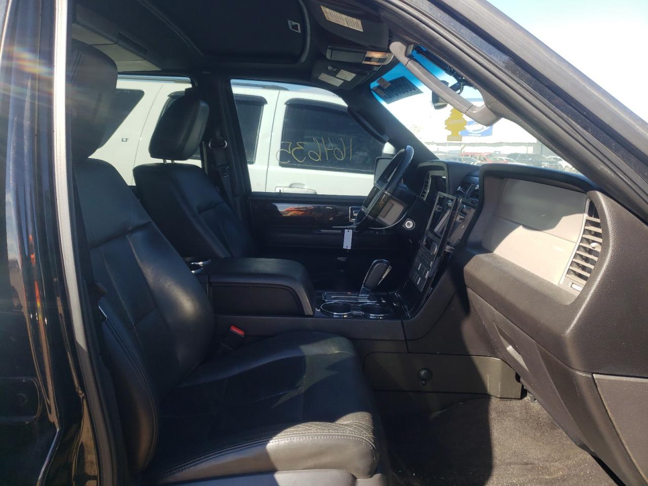 Photo 5 from auction – 2010 LINCOLN NAVIGATOR with VIN 5LMJJ2J53AEJ11114