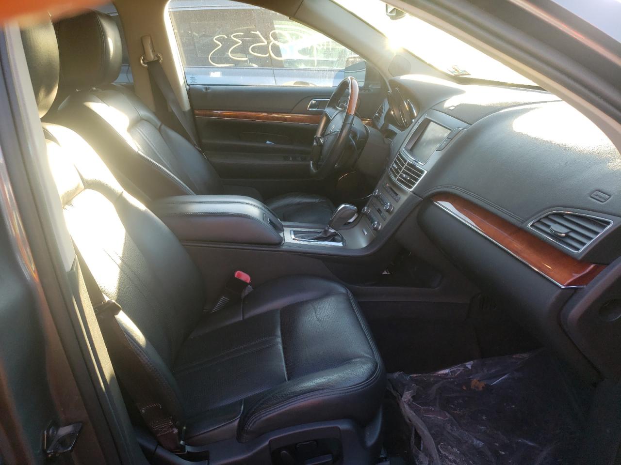 Photo 5 from auction – 2010 LINCOLN MKT with VIN 2LMHJ5AR8ABJ20509