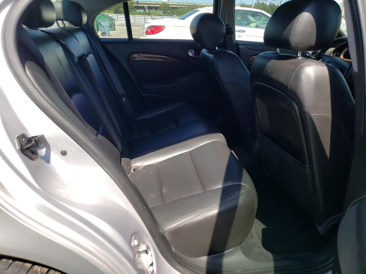 Photo 6 from auction – 2005 JAGUAR S-TYPE R with VIN SAJWA03V451N33566