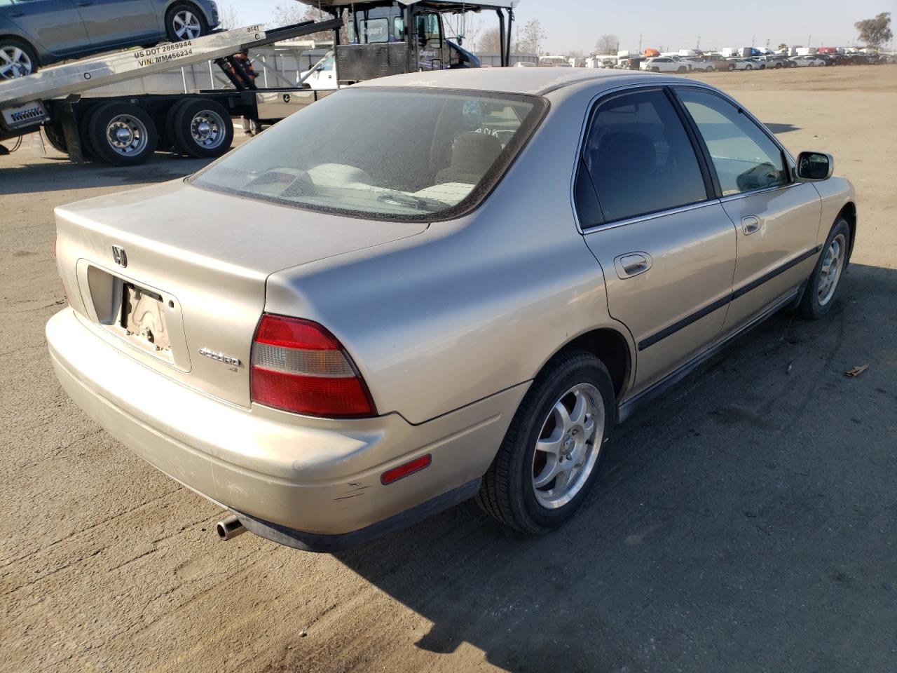 Photo 4 from auction – 1995 HONDA ACCORD LX with VIN 1HGCD563XSA092944
