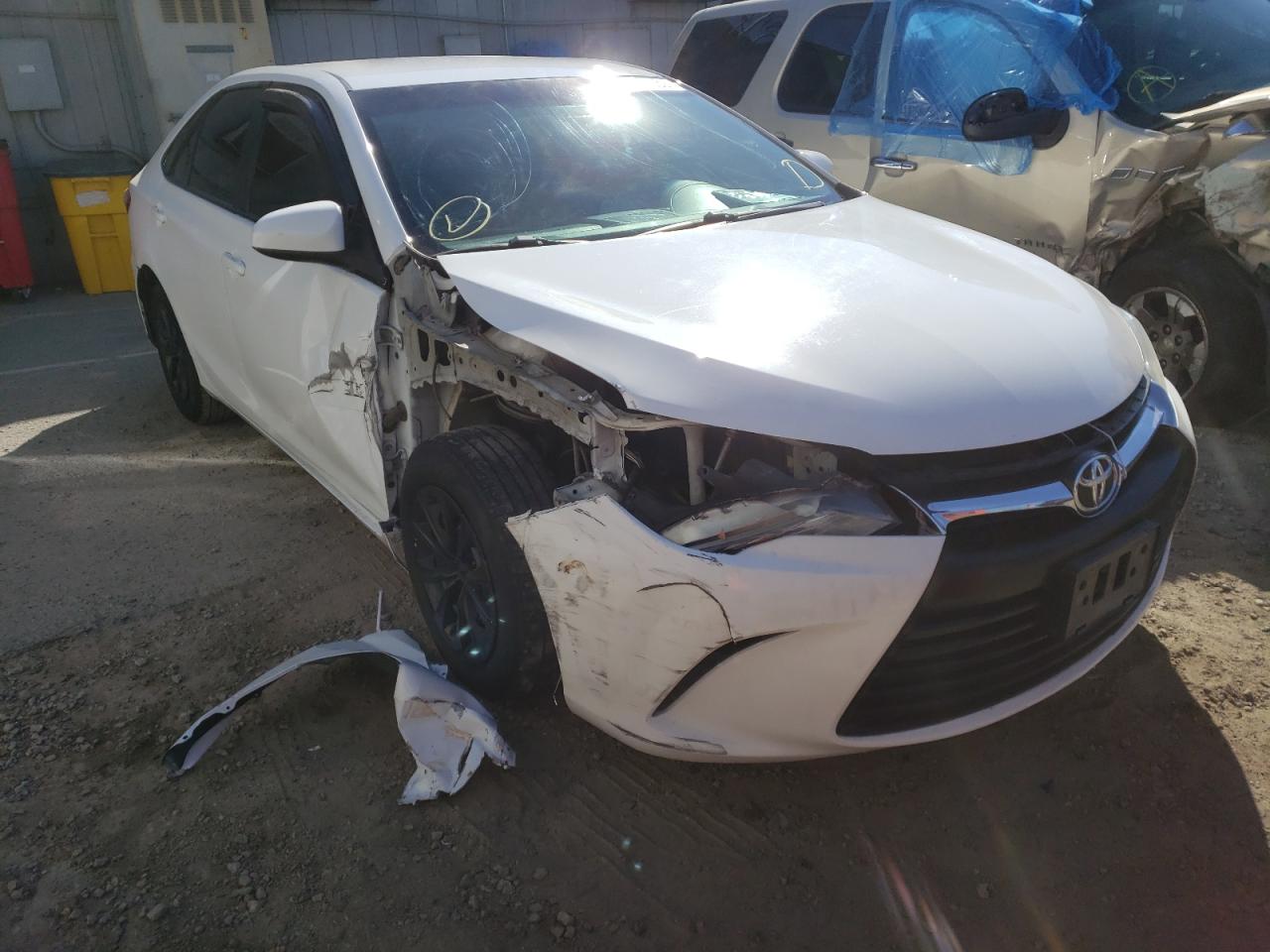 TOYOTA CAMRY LE 2015 with VIN 4T1BF1FKXFU925808 - Photo from auction